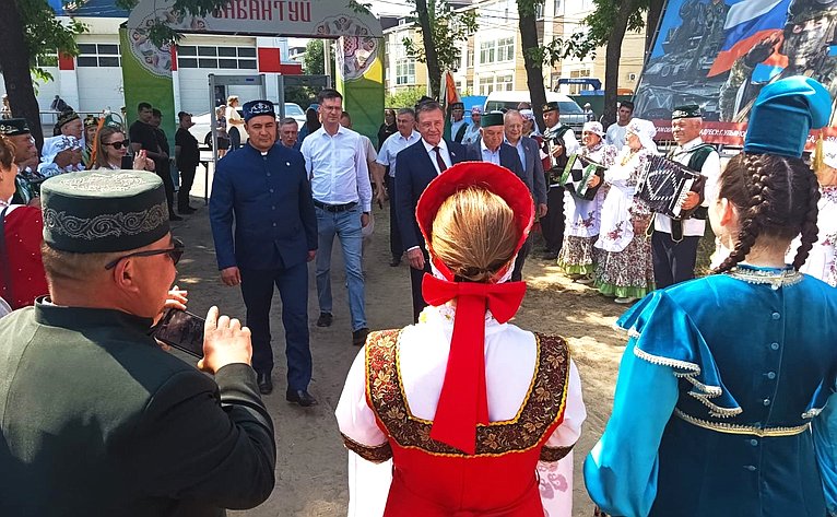 Сергей Рябухин в ходе поездки в Ульяновскую область принял участие в праздновании татарского национального праздника Сабантуй