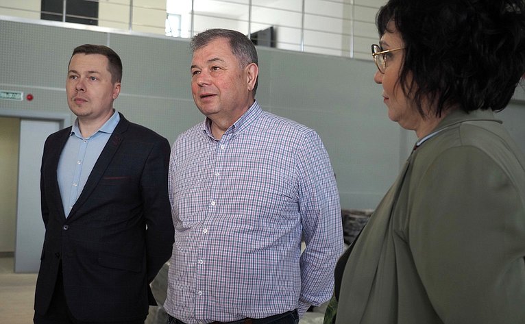 Анатолий Артамонов в Калуге ознакомился с ходом работ во Дворце спорта