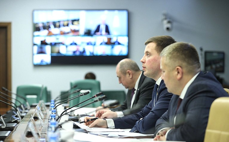 Совещание Комитета СФ по экономической политике совместно с Комитетом СФ по обороне и безопасности