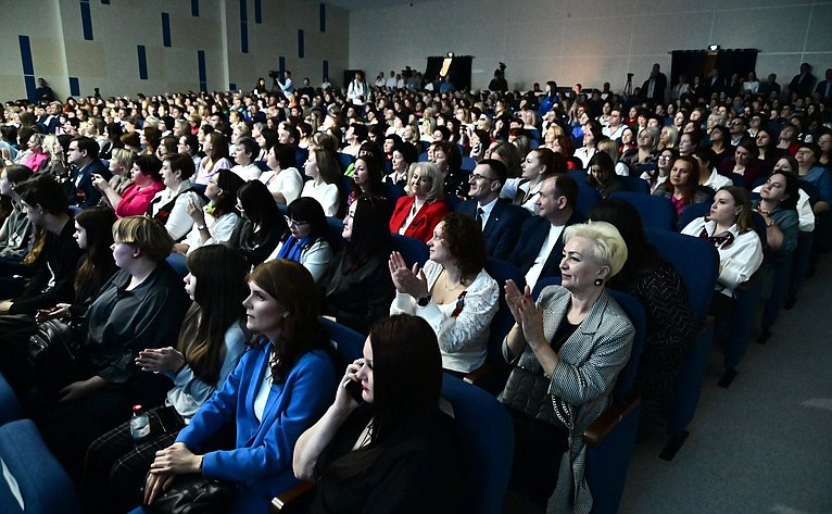 Владимир Городецкий принял участие в церемонии награждения победителей региональных этапов всероссийских педагогических конкурсов