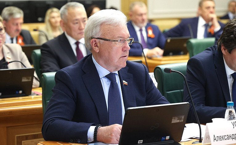 Александр Усс