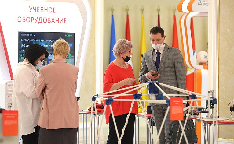 Открытие в Совете Федерации выставки детских товаров российских предприятий