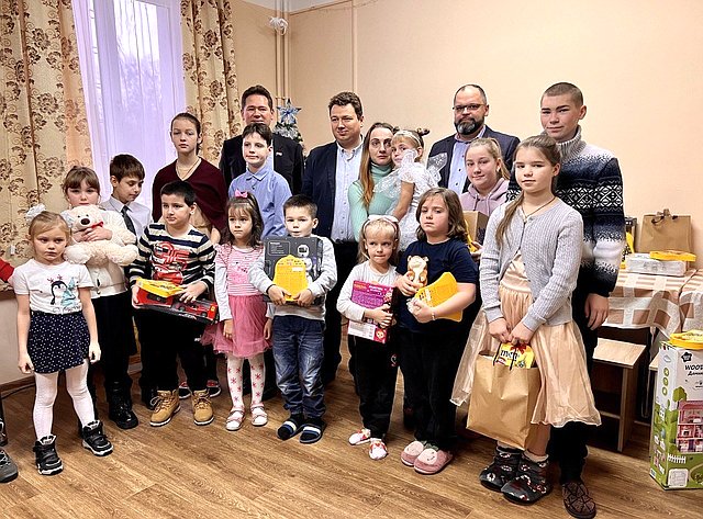 Александр Шендерюк-Жидков посетил миграционный центр временного размещения в регионе