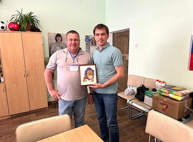 Айрат Гибатдинов передал подарки в детский дом-интернат Херсонской области