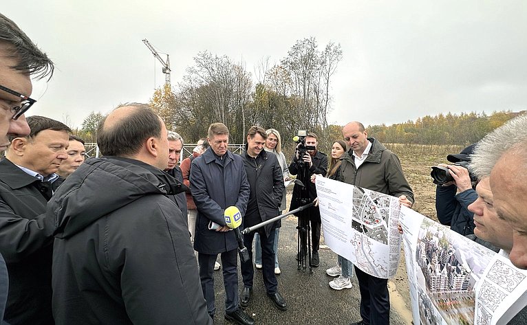 Сенаторы осмотрели площадки, отведенные под реализацию проектов комплексного развития территории и Церковь Иоанна Предтечи в Толчкове