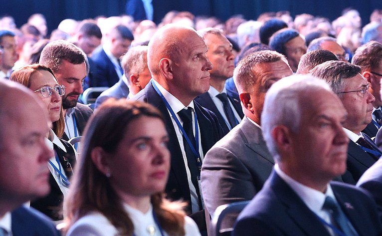 Пленарное заседание ХII Форума регионов России и Беларуси на тему «Молодежь Беларуси и России – наследники Великой Победы и будущее Союзного государства»