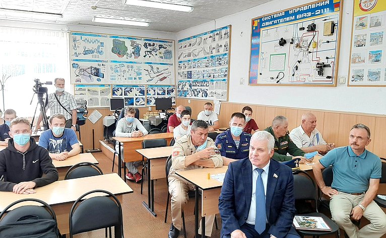 Сергей Мартынов встретился с курсантами регионального отделения ДОСААФ