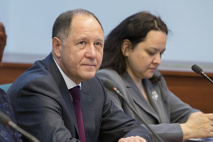 В. Абрамов Заседание Комитета Совета Федерации по социальной политике