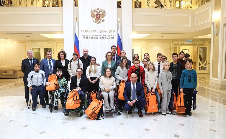 Инна Святенко и Андрей Чернышев поприветствовали в Совете Федерации детей, которые являются победителями и призёрами паралимпийских чемпионатов