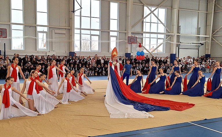 Алексей Кондратенко в рамках региональной недели посетил станицу Пластуновскую Динского района, где состоялось открытие спортивного комплекса «Звезда»