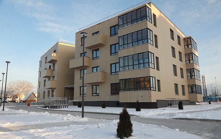 Сенатор осмотрела два новых четырехэтажных многоквартирных дома в городе Сокол Вологодской области