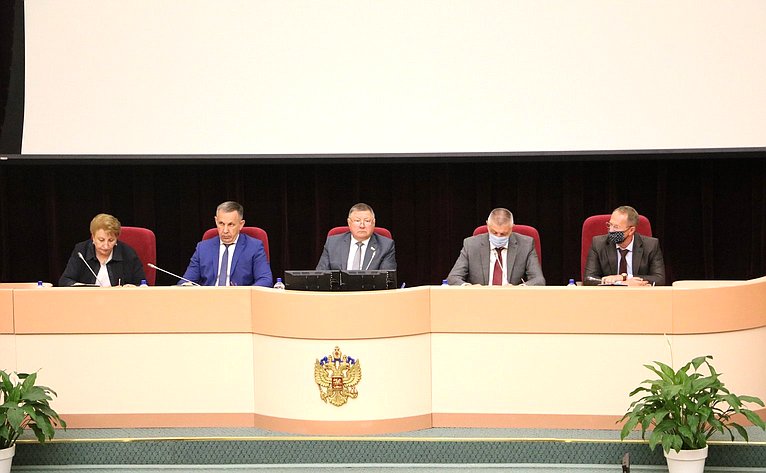 Олег Алексеев в ходе работы в регионе принял участие в заседании в заседании Совета представительных органов муниципальных образований области