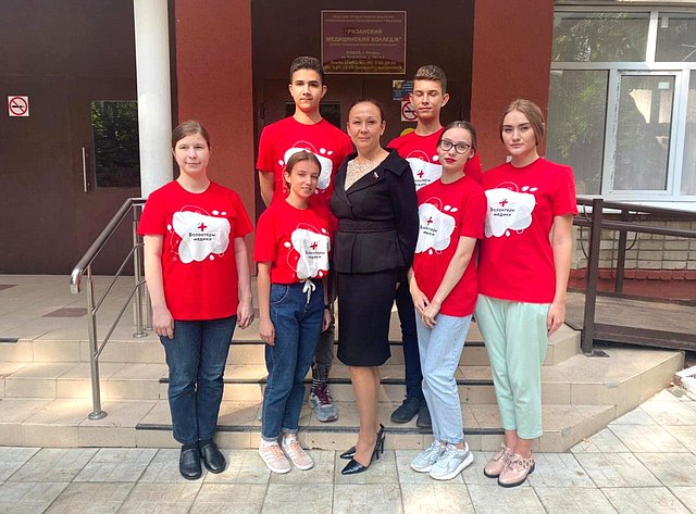 Ирина Петина в День знаний посетила Рязанский медицинский колледж