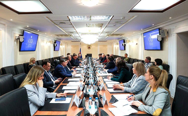 Совещание Комитета Совета Федерации по Регламенту и организации парламентской деятельности «Выборы в 2025 году и общественный контроль за голосованием»