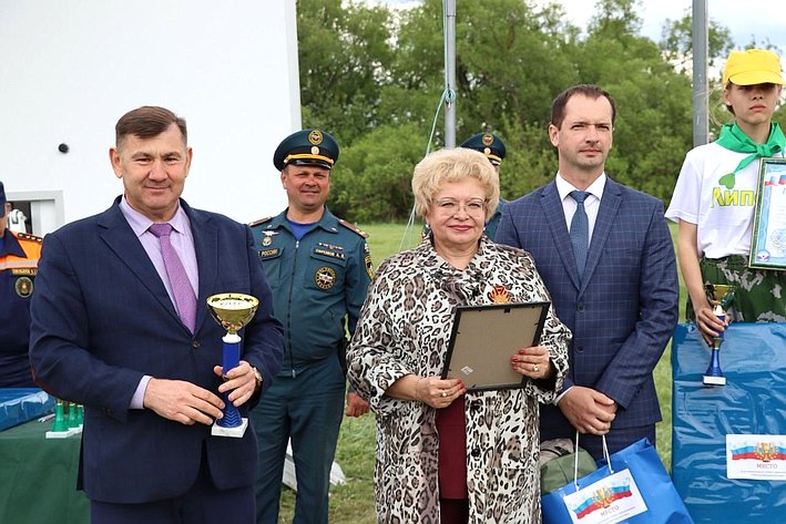 Оксана Хлякина приняла участие в награждении победителей региональных слёт-соревнований детско-юношеского движения «Школа безопасности» и полевого лагеря «Юный спасатель»