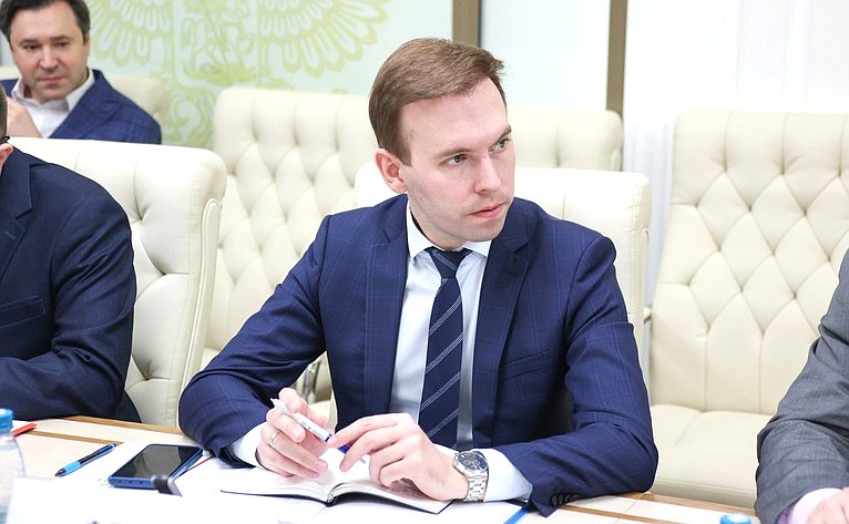 Заместитель Председателя СФ Юрий Воробьев провел совещание по подготовке и проведению российско — белорусского патриотического проекта «Непокорённые»
