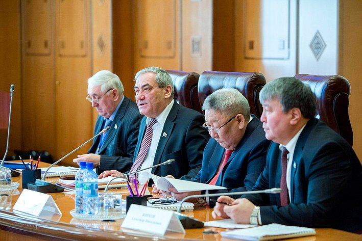 Заседание рабочей группы Совета Федерации по совершенствованию законодательства РФ по вопросам Дальнего Востока в Якутске 9