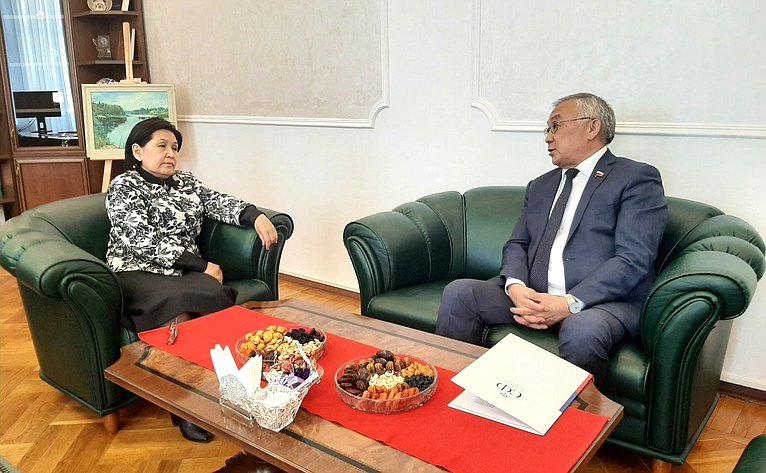 Баир Жамсуев провел встречу с Чрезвычайным и Полномочным Послом Киргизской Республики в Российской Федерации госпожой Гульнарой-Кларой Самат