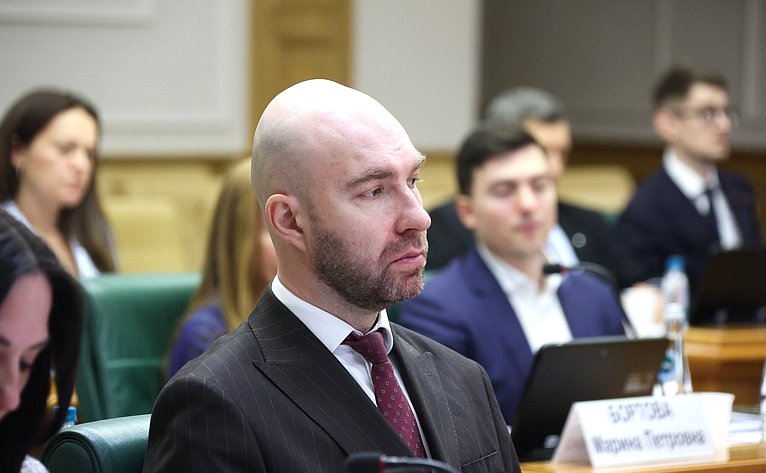 Совещание Комитета Совета Федерации по федеративному устройству, региональной политике, МСУ и делам Северана тему «Газификация и ее производные: газохимия и нефтехимия как драйвер роста экономики Дальневосточного федерального округа»
