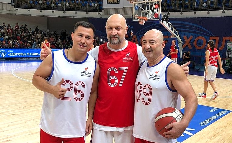 Александр Вайнберг принял участие в благотворительном баскетбольном матче «Шаг вместе»