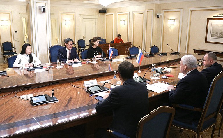Встреча первого заместителя председателя Комитета СФ по международным делам Андрея Денисова с Чрезвычайным и Полномочным Послом Королевства Таиланд в РФ