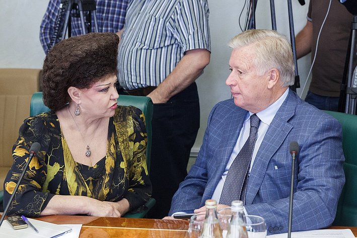 В. Петренко и К. Титов Заседание Комитета общественной поддержки жителей Юго-Востока Украины