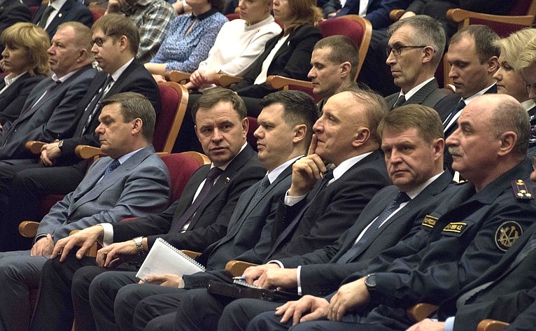 Виктор Новожилов принял участие во внеочередной сессии Архангельского областного Собрания депутатов