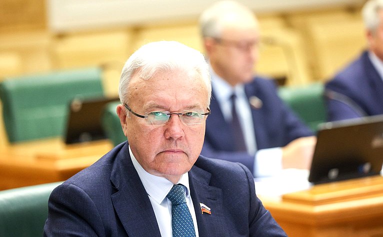 Александр Усс