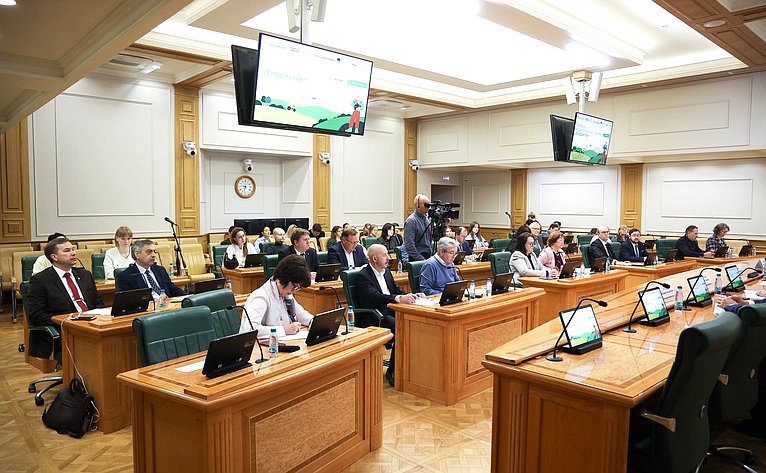 Написание Первого всероссийского аграрного диктанта сенаторами РФ и сотрудниками Аппарата СФ