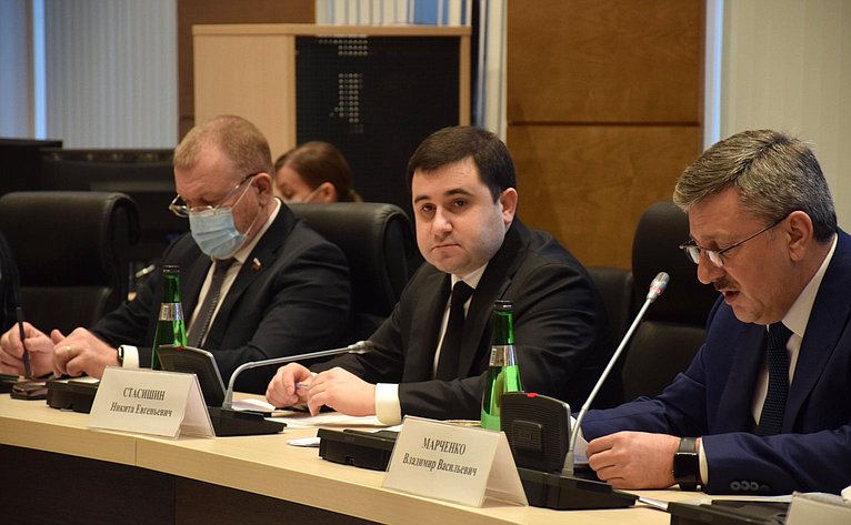 Сергей Горняков в составе делегации посетил объекты строительства