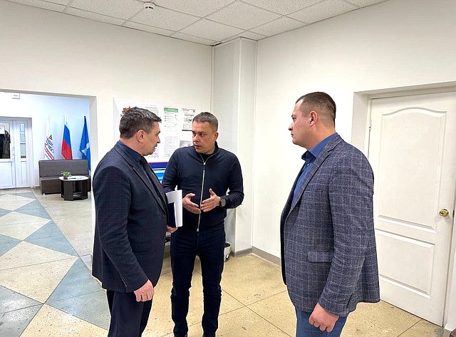 Айрат Гибатдинов совместно с депутатом Законодательного Собрания Романом Султашовым посетил региональный филиал Фонда «Защитники Отечества»
