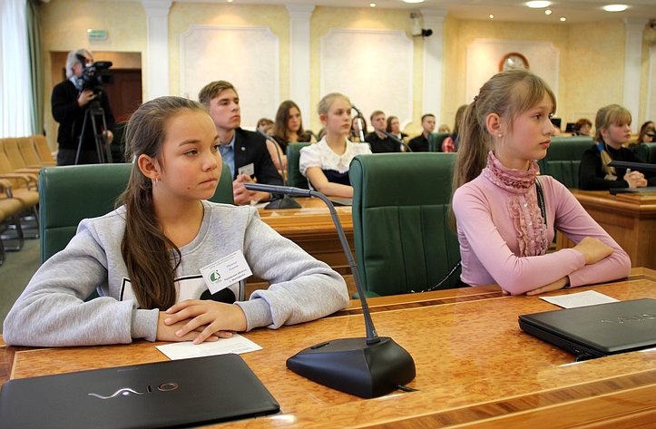 Встреча Л. Боковой и С. Горячевой с делегатами XII Международного детского экологического форума «Зелёная планета 2014»