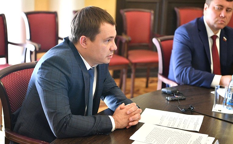 Иван Абрамов и Вадим Харлов приняли участие в совещании о ходе реализации программы социально-экономического развития Карелии