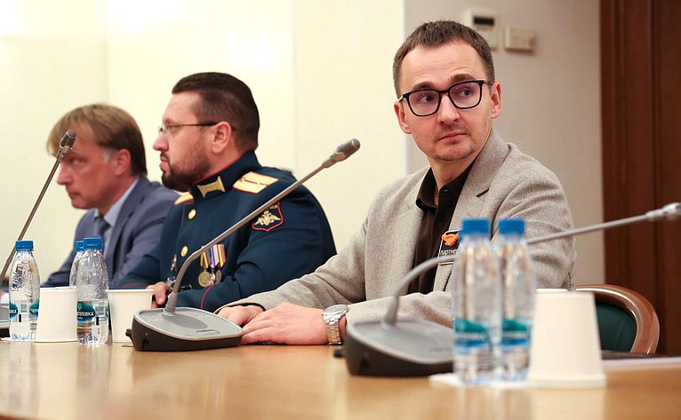 Сенаторы обсудили успешные практики и предложения по развитию НКО
