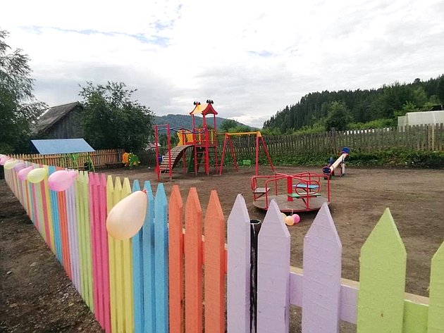 Торжественное открытие новой детской игровой площадки, построенной в селе Паспаул Чойского района