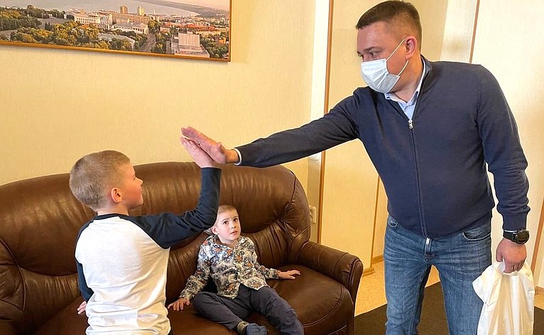 Айрат Гибатдинов в ходе поездки в регион встретился с беженцами из ДНР и ЛНР