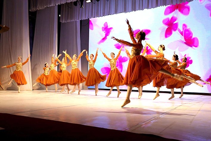 Торжественное собрание, посвященном празднованию Международного женского дня 8 Марта, прошло в Большом зале Национального театра РА