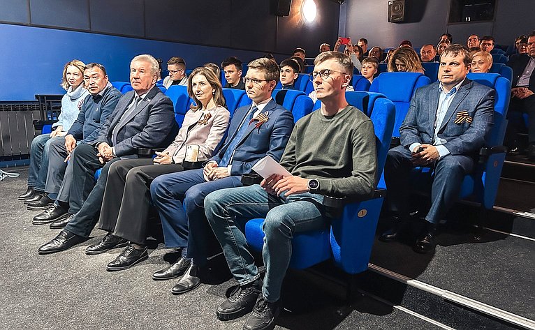 Александр Новьюхов посетил премьеру фильма о подвиге земляков – участников Великой Отечественной войны
