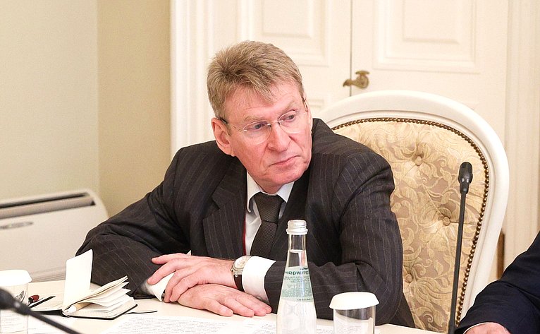 Валентина Матвиенко провела встречу с Председателем Национального собрания Центральноафриканской Республики Симплисом Матьё Саранджи