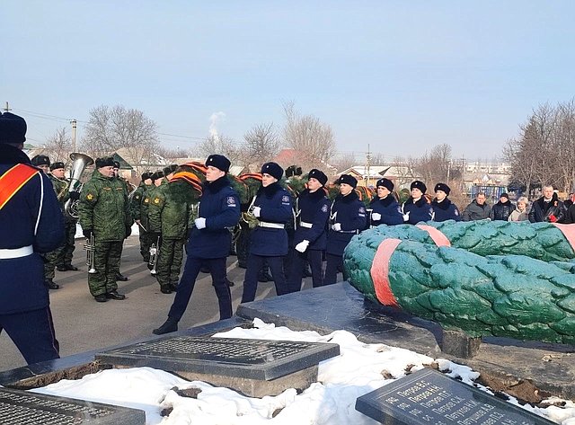 Ольга Бас приняла участие в церемонии возложения Гирлянды Славы в ЛНР