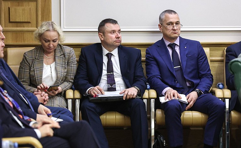 Встреча сенаторов Российской Федерации с Министром юстиции РФ Константином Чуйченко в формате «Открытого диалога»