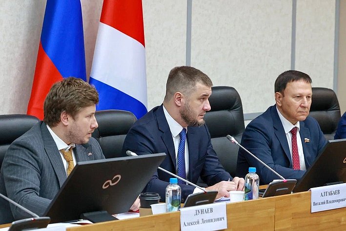 Александр Ролик и Виталий Алтабаев провели расширенное совещание «Перспективы развития малого и среднего предпринимательства на Дальнем Востоке и в Арктике, в том числе в рамках режима Свободный порт Владивосток (СПВ)»