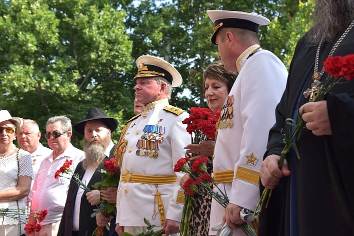 Е. Алтабаева приняла участие в прошедших в Севастополе торжественных мероприятиях в честь Дня Военно-Морского Флота
