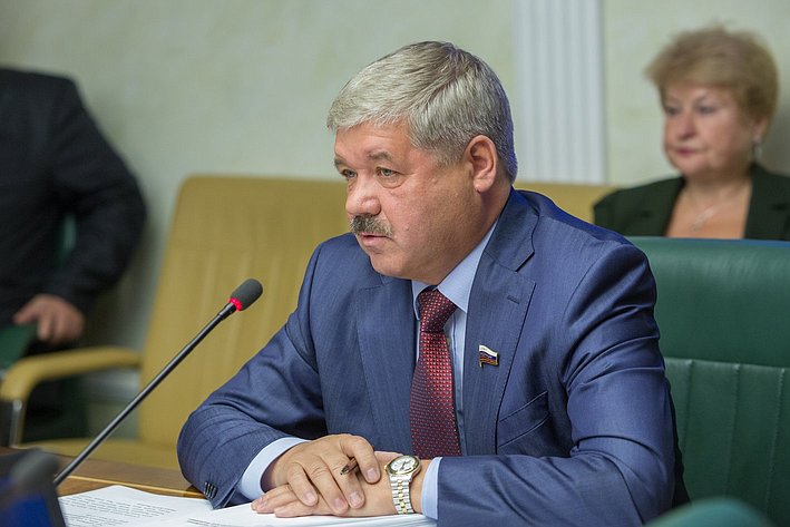 Ю. Неелов провел заседание Комитета Совета Федерации по экономической политике