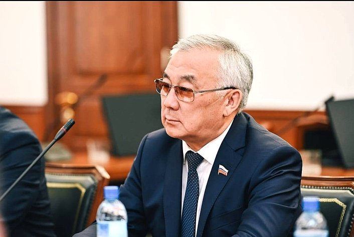 Баир Жамсуев обсудил развитие сотрудничества Забайкальского края и Республики Бурятия