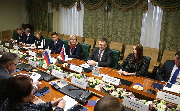 Заседание рабочей группы по сотрудничеству СФ с Национальным Советом Словацкой республики в формате встречи с Чрезвычайным и Полномочным Послом Словакии в России Любомиром Регаком