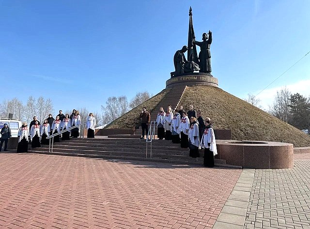 Николай Владимиров месте с жителями города Чебоксары почтил память тех, кто погиб в концертном комплексе «Крокус сити холл» 22 марта 2024 года