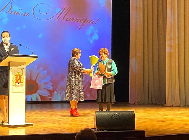Ольга Хохлова приняла участие в торжественном чествовании матерей во Владимире