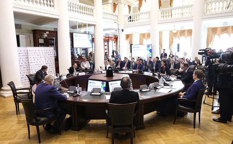 Круглый стол «Объединение усилий государства и бизнеса как залог экологического благополучия» в рамках X Невского международного экологического конгресса