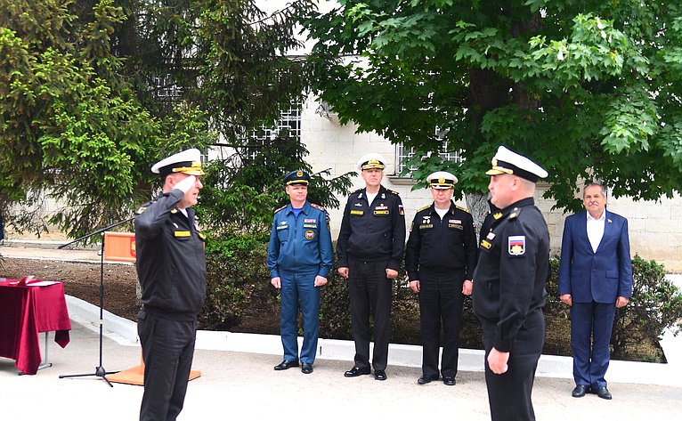Валерий Куликов принял участие в торжественном ритуале вручения наград МЧС группе военнослужащих Черноморского флота